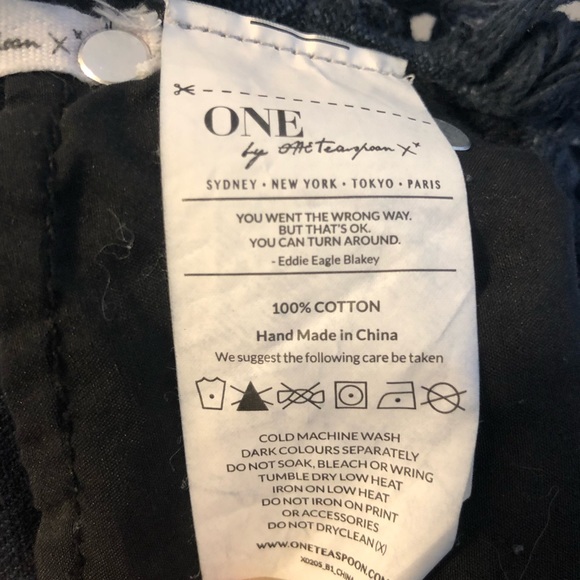 One Teaspoon size 26 Jean shorts - Picture 5 of 6